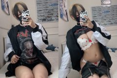 非公開: 露出系コスプレイヤー・御伽樒、ロックTシャツからのイチゴパンティ！