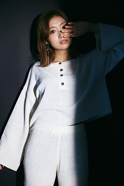 加美杏奈グラビア連載：Anna 12colors / May , Blackの画像2