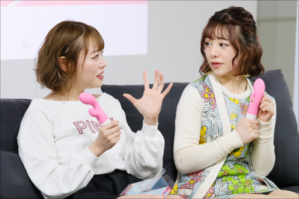 浜崎真緒＆有村のぞみイチャイチャインタビュー！　ビッグヘッドバイブ片手にレズ共演を思い出すの画像7