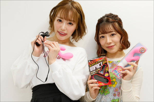 浜崎真緒と有村のぞみがイベント中にチュ♪　低周波乳首責めグッズで初恋の刺激の画像13