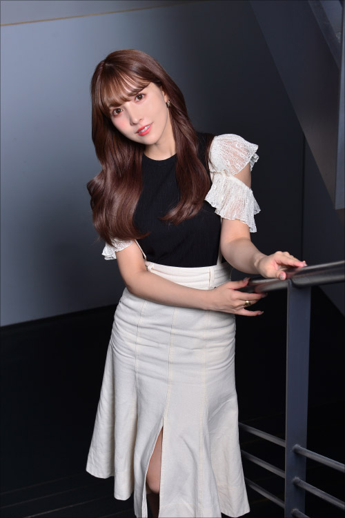 三上悠亜、「自分のことを見てくれるファンを増やし続けたい」SNSフォロワー数600万超えも衰えぬ向上心!!|6周年記念SPインタビュー!の画像2