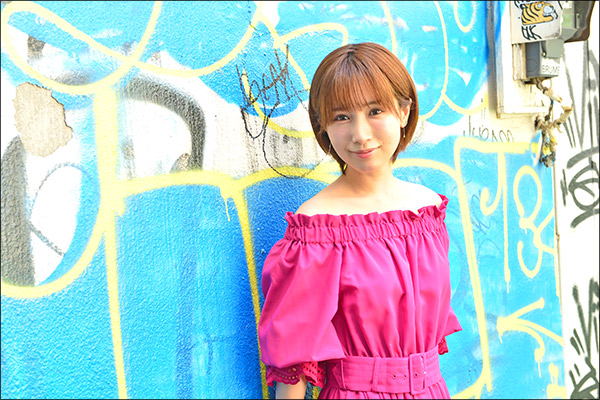 小島みなみデビュー10周年記念お散歩グラビア【円山町の迷い天使】の画像4