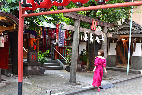 小島みなみデビュー10周年記念お散歩グラビア【円山町の迷い天使】の画像12