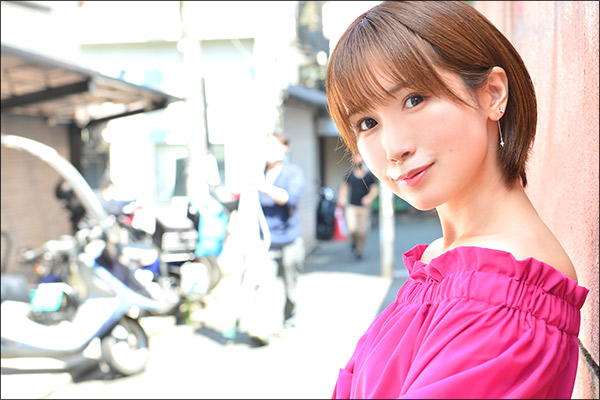 小島みなみデビュー10周年記念お散歩グラビア【円山町の迷い天使】の画像10