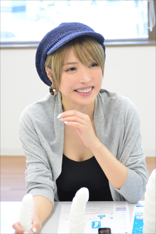 君島みお、もっちもちな質感の柔らかディルドに一目惚れ!?　多彩な使いみちに興味津々？の画像3