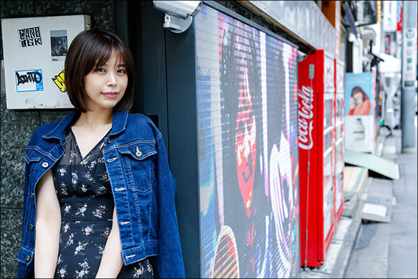 秋葉原で働く美人OLコスプレイヤー・真中つぐ【妄想日記＃2】「競泳水着で出勤したなら…」の画像2