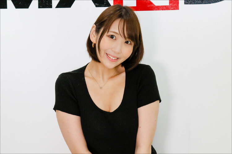 新人AV女優・あさみ潤おっぱいインタビュー｜メートル級ボディでデビュー前に200人斬りの超エロ逸材