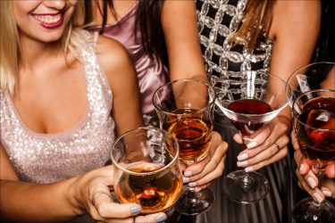 「3番が王様にディープキス」で股間濡らすアラフォー妻｜ブッ飛び素人モデルFile