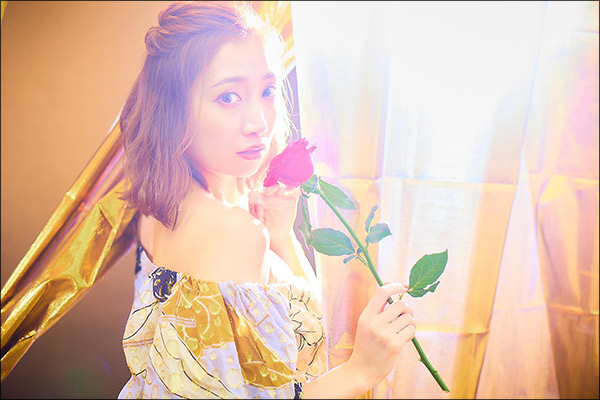 加美杏奈グラビア連載:Anna 12colors / August , goldの画像12