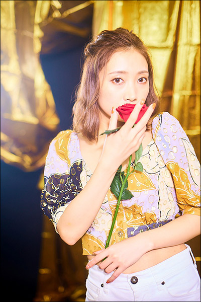 加美杏奈グラビア連載：Anna 12colors / August , goldの画像8