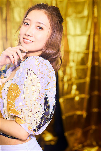加美杏奈グラビア連載：Anna 12colors / August , goldの画像7