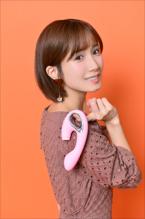 小島みなみ「想像するだけでビショビショ!」 例の吸引バイブ『オルガムーン』のトリコに!?の画像1
