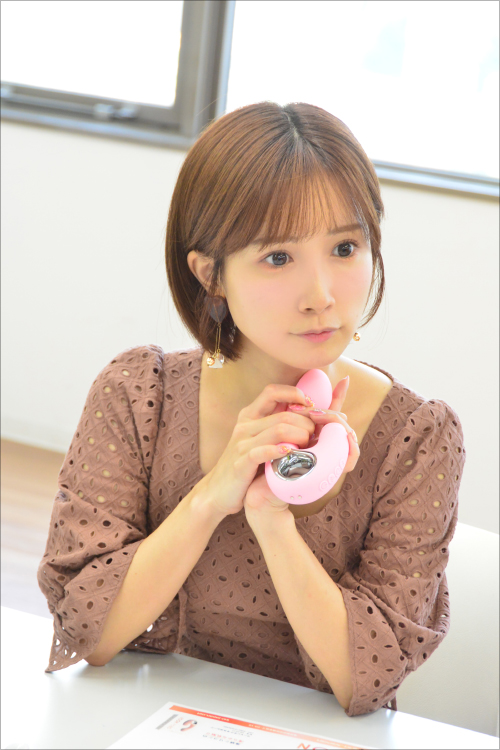 小島みなみ「想像するだけでビショビショ!」 例の吸引バイブ『オルガムーン』のトリコに!?の画像9