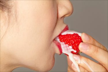 口の中で泳ぐ精子がプレパラートで見つかったヤンキー女子｜ブッ飛び素人モデルFile