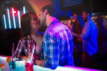 夫に連れていかれて味わった初めてのハプバー体験｜ブッ飛び素人モデルFile