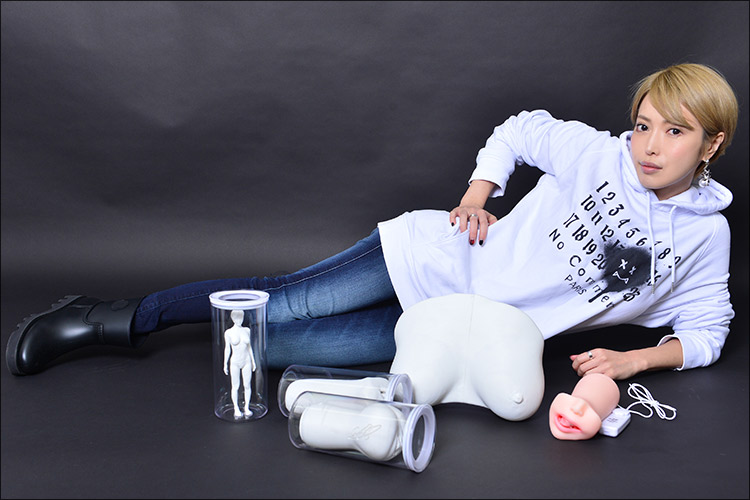 【君島みお】乳首と乳輪にこだわった超リアルおっぱいグッズ&口内完全再現フェラホールの画像5