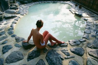 失恋娘が混浴露天風呂で赤面オナニー｜ブッ飛び素人モデルFile