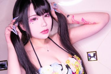 黒髪ロングが綺麗な不思議っ子”るめるちゃん”