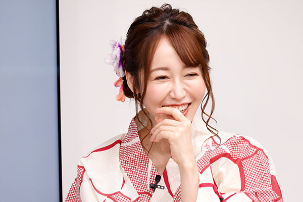 本郷愛、ポロリ上等エロバラエティ始動！　スカパー！二冠でレジェンド女優と夢の競演の画像10