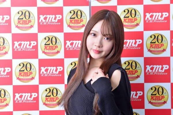 全世界驚愕王道的美少女がAVデビュー! KMP超期待の新人・神海リア処女インタビュー!!の画像3