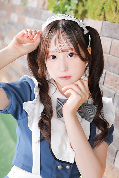 身体にぴったりとフィットしたメイド服でツインテールの美少女「めぐ」ちゃん登場！の画像5