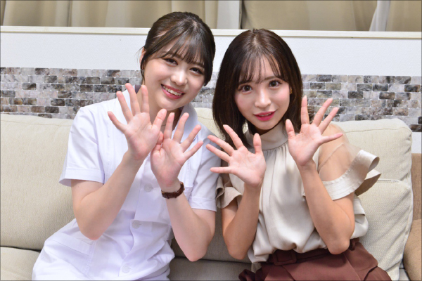 小那海あやが8KAVVRの撮影現場に突撃! 後輩・芹沢なおに身振り手振りでコツをレクチャー!?の画像7
