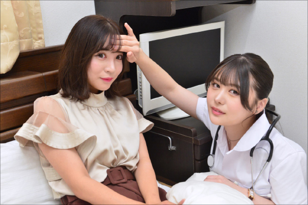 小那海あやが8KAVVRの撮影現場に突撃! 後輩・芹沢なおに身振り手振りでコツをレクチャー!?の画像10