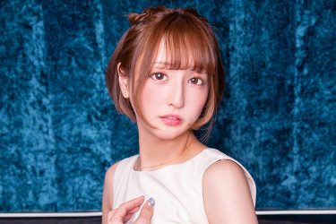 長い脚と明らかに大きい胸の『ましろちゃん』は単体デビューした元AV女優さん！