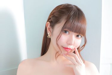 ギリギリの短さの白衣から覗く黒ガーターがまぶしすぎる「あいり」先生。