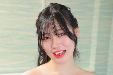 身長173㎝のモデル並みの高身長でビキニから零れ落ちそうIカップおっぱい！