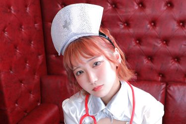 スレンダーながらにムチッとした太もも、スベスベの肌は手に吸い付きそう…