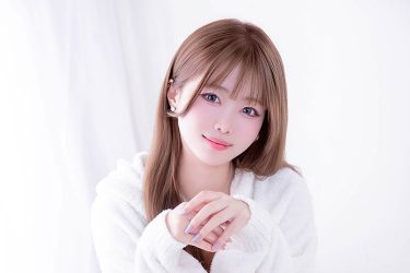 チャームポイントは笑顔とほくろ、Eカップおっぱいはまさに恵まれボディ