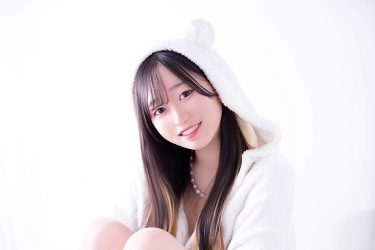 くりくりお目目と童顔フェイス、涙ぼくろがとっても魅力的な「みなみちゃん！」