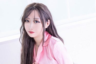 パッチリした大きな眼がチャームポイント、スレンダーでノリ良しギャル、実物はかなり可愛い！