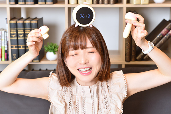 佐倉絆、大人の目覚まし時計に大はしゃぎ【めざめちゃんインタビュー】の画像1