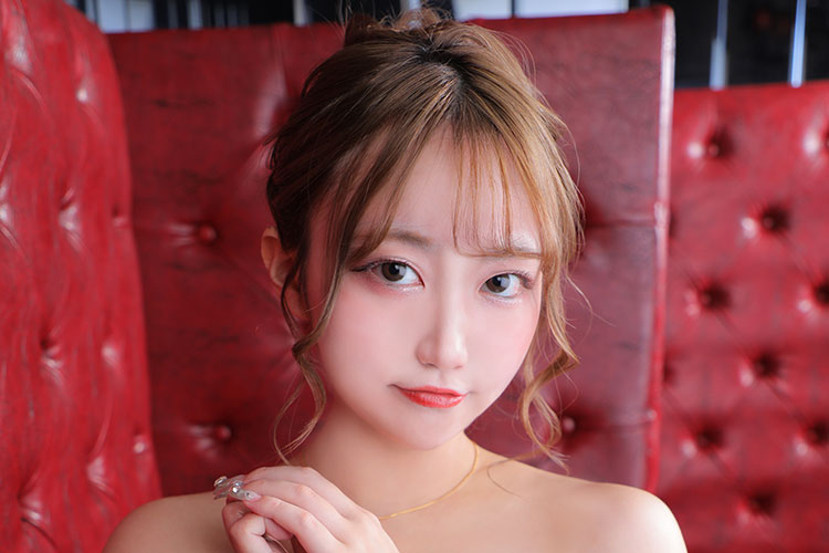 白衣の天使‟白ナース”と小悪魔ナース‟黒ナース”の密着ムニュムニュ究極治療！？