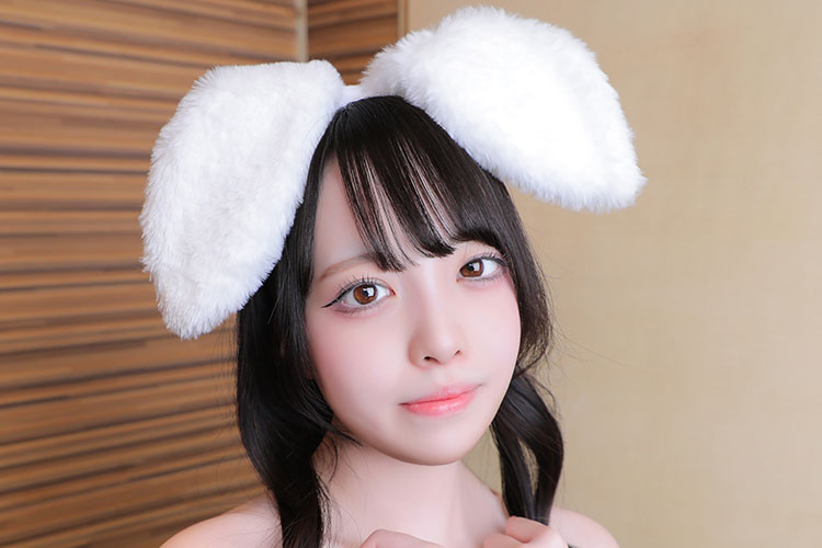 うるうるとした大きなタレ眼が特徴的で綺麗と可愛いが両立している奇跡の女子！