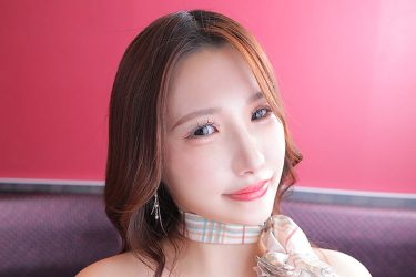 スラっと伸びる美脚…　絶妙に開いた胸元…　柔らかそうな腕の曲線…