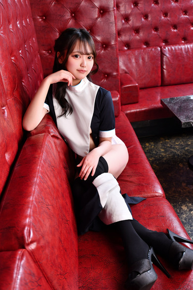 雪のような肌とアイドル顔負けのビジュ!チャームポイントは太ももの「みいなちゃん」の画像8